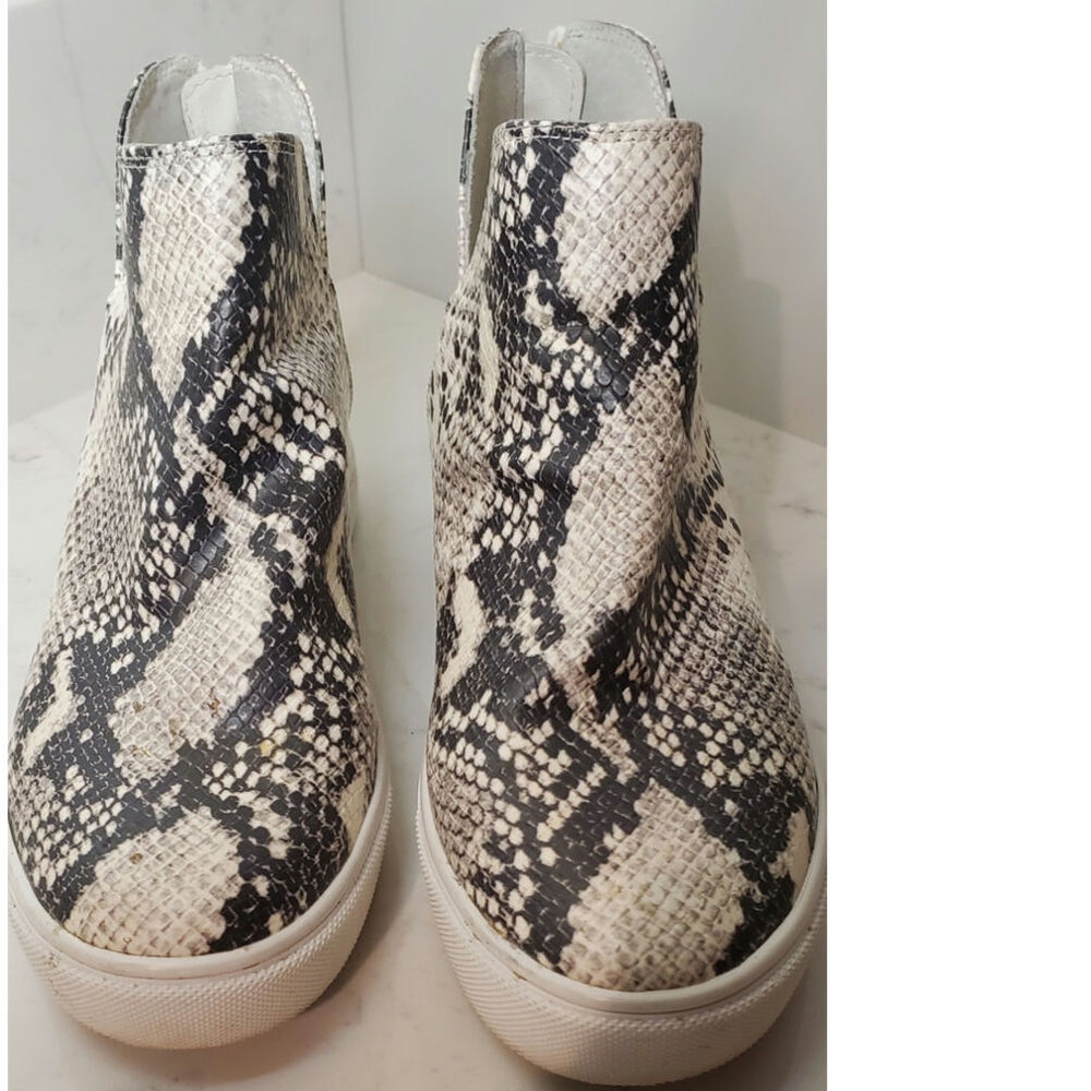 Steve Madden Claud Wedge Bootie, Snakeskin Print Size 7 Back Zipper